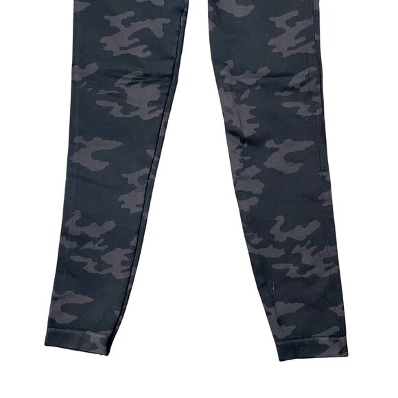 Spanx Camouflage Look At Me Now Seamless Crop Leggings Women's sz M  Black Gray - Picture 6 of 9